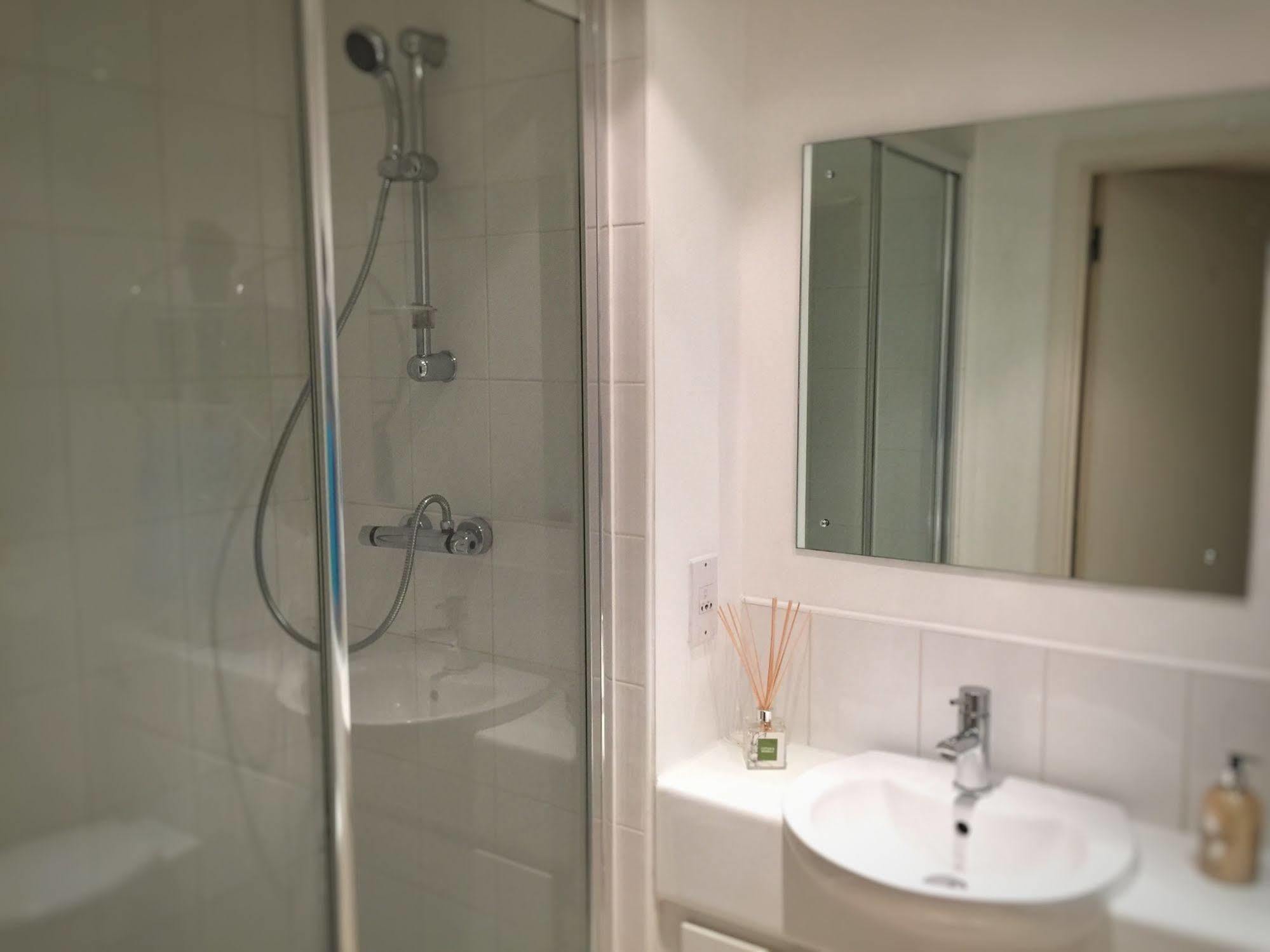 The Cathedral Suite Apartment With Love Your Stay Sheffield Extérieur photo