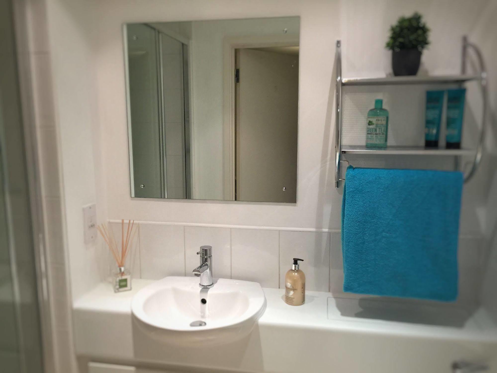 The Cathedral Suite Apartment With Love Your Stay Sheffield Extérieur photo